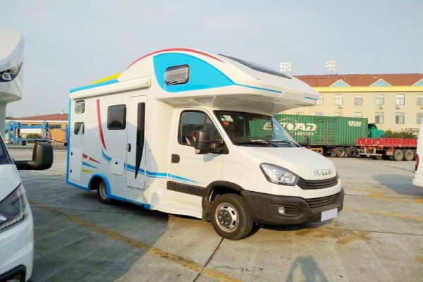 依维柯欧胜C型房车左前图片