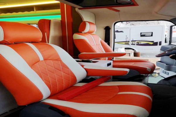 依维柯欧胜C型房车驾驶室布局图片