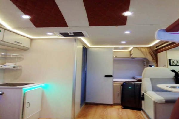 依维柯宝迪C型房车内部后方图片
