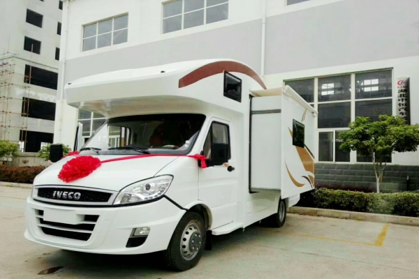 依维柯宝迪C型房车选装单拓展仓图片