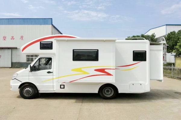 依维柯宝迪C型房车选装双拓展仓图片