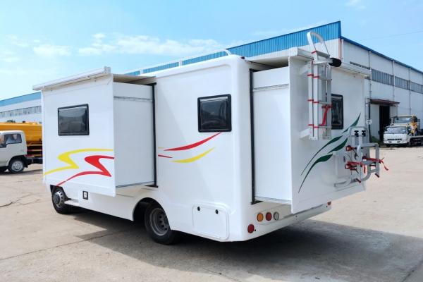 依维柯宝迪C型房车选装双拓展仓图片