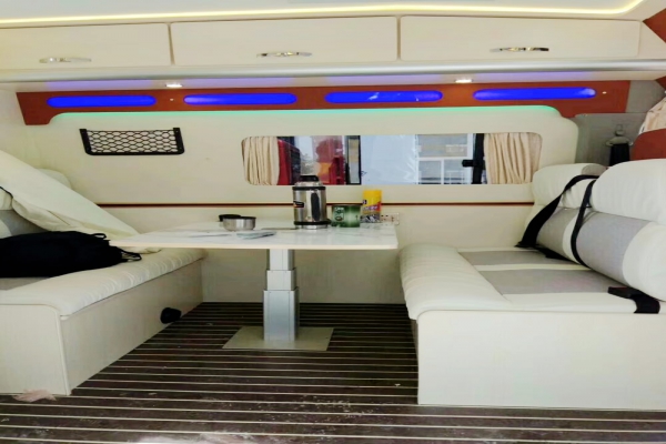 依维柯宝迪C型房车选装拓展仓内部图片