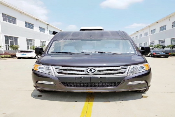 东风御风长轴高顶B型房车正前图片