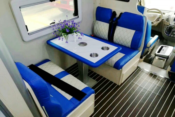 上汽大通V80C型房车座位布局图片