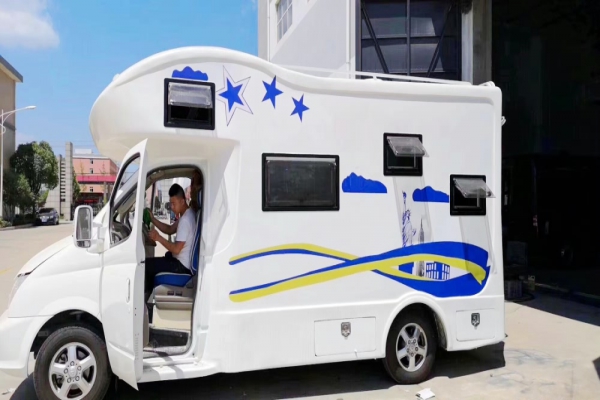 上汽大通V80C型房车图片