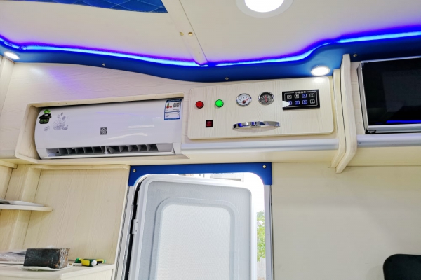 上汽大通V80C型房车内部空调系统图片