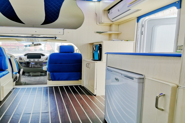 上汽大通V80C型房车走廊图片