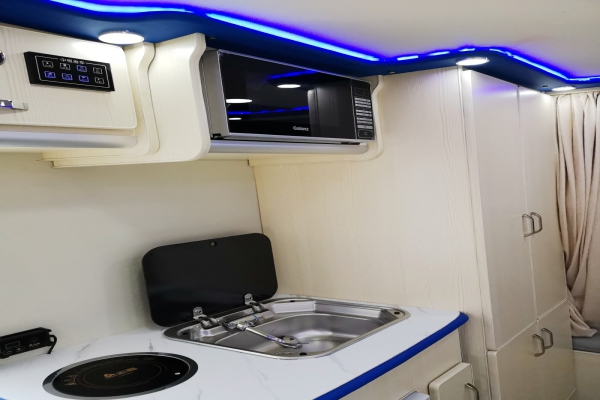 上汽大通V80C型房车厨房图片