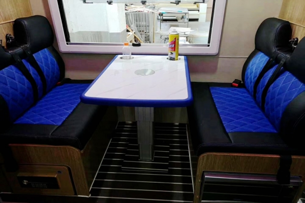 上汽大通V80C型房车座位布局图片