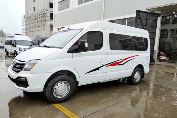 上汽大通V80短轴中顶B型房车图片