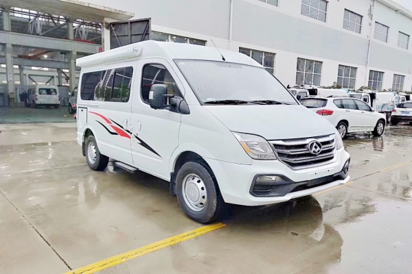 上汽大通V80短轴中顶B型房车图片