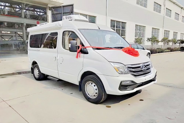 上汽大通V80短轴中顶B型房车厂家