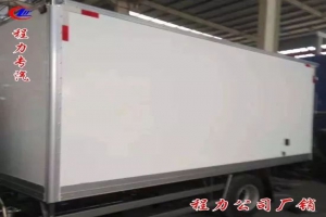 程力4.2米冷藏车临行前完成加氟测试质检