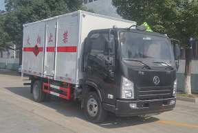 易燃液体厢式运输车CLW5083XRYS5