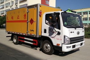 易燃液体厢式运输车CLW5045XRYC5