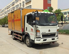 易燃液体厢式运输车CLW5044XRYZ5