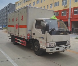 易燃液体厢式运输车CLW5041XRYJ5