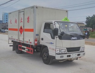 易燃气体厢式运输车CLW5041XRQJ5