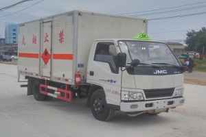 易燃气体厢式运输车CLW5041XRQJ5