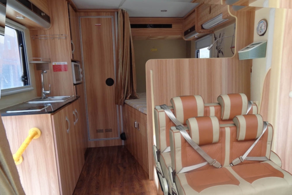 旅居车CLW5049XLJS5