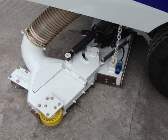 吸尘车副吸尘口