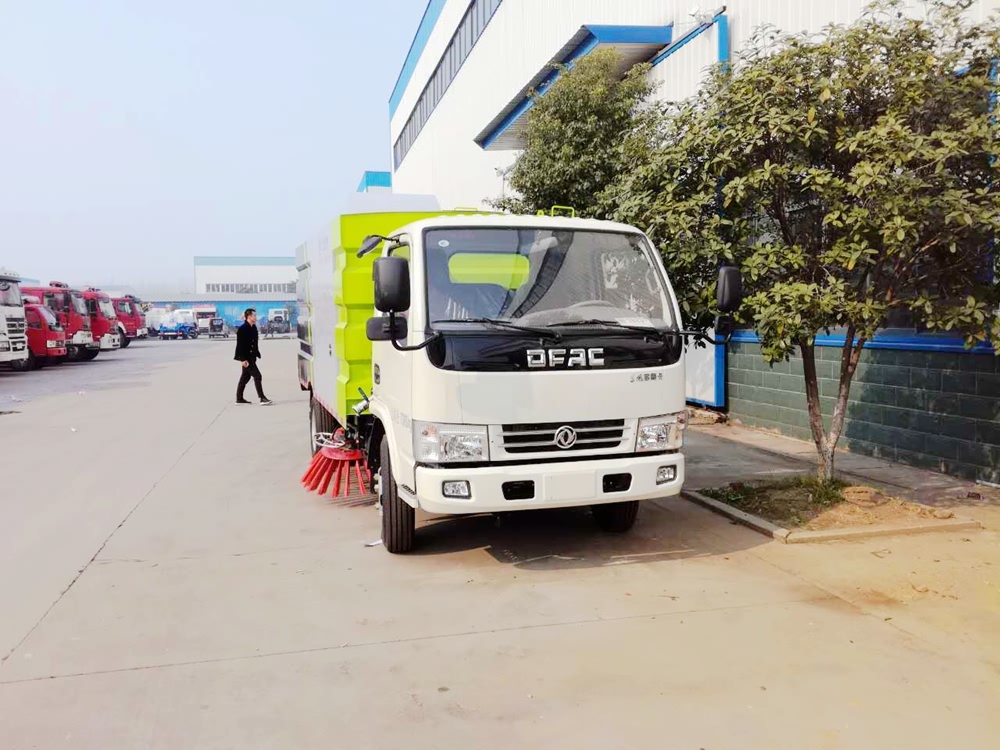 小型东风小区扫地车