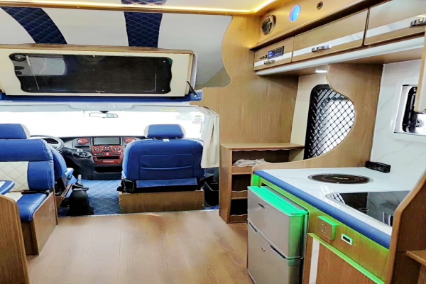 依维柯欧胜C型房车作业布局图片依维柯欧胜C型房车内饰布局图片