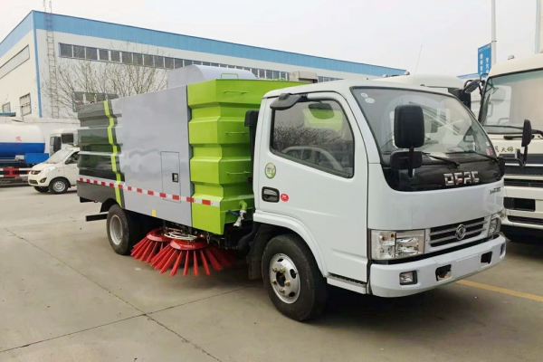 东风5吨扫路车 东风5吨扫路车