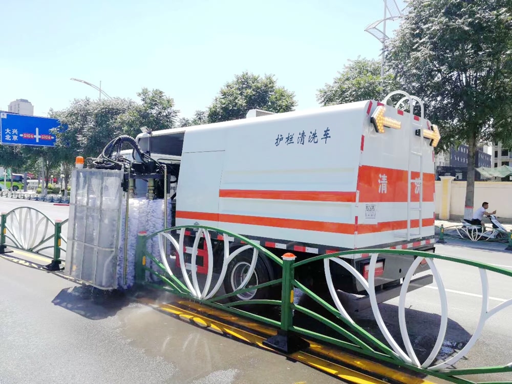 公路护栏清洗车