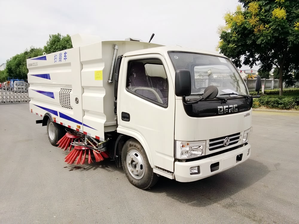 东风小霸王马路扫路车