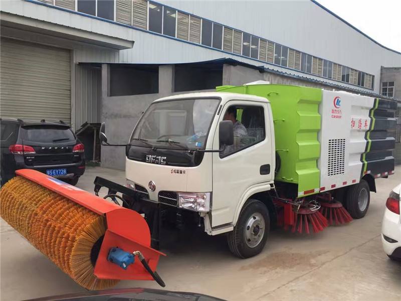 多功能除雪扫路车