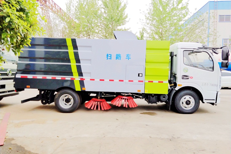 边洗边扫道路清洁车
