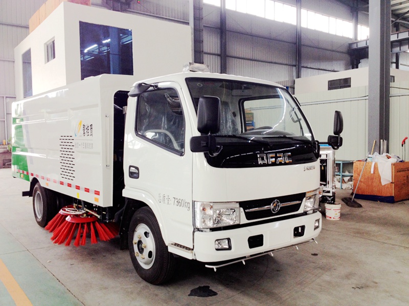 江铃小型吸尘车