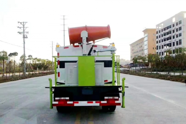 东风小多利卡抑尘车(方形厢体4.5立方、30米雾炮机)