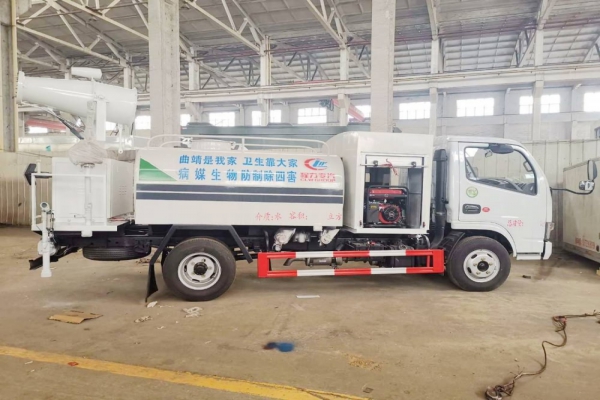 东风小多利卡雾炮车(圆弧罐体3立方、30米喷雾机)