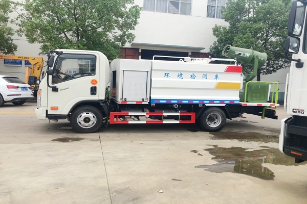 大运多功能抑尘车(5吨、30米雾炮机)