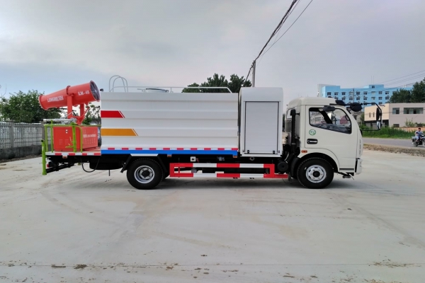 东风大多利卡抑尘车(方形6.5吨、30-50米雾炮、单排驾驶室)