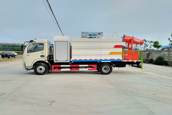 东风大多利卡抑尘车(方形6.5吨、30-50米雾炮、单排驾驶室)