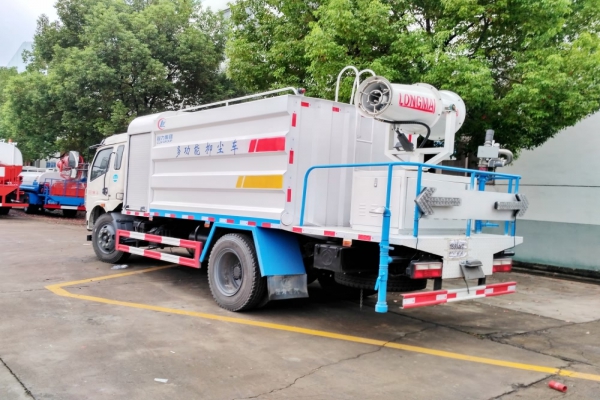 东风大多利卡雾炮车(方形9吨、30-60米喷雾机)