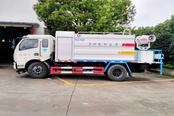 东风大多利卡雾炮车(方形9吨、30-60米喷雾机)