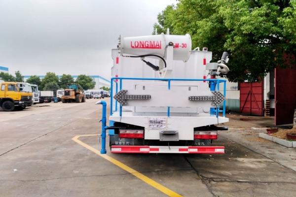 东风大多利卡雾炮车(方形9吨、30-60米喷雾机)