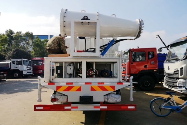 东风大多利卡抑尘车(方形9吨、30-60米雾炮、排半驾驶室)