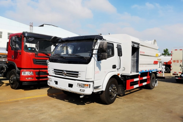 东风大多利卡抑尘车(方形9吨、30-60米雾炮、排半驾驶室)