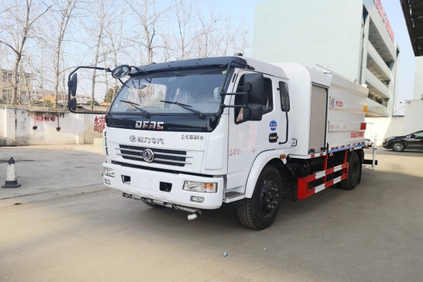 东风大多利卡抑尘车(方形9吨、30-60米雾炮、排半驾驶室)