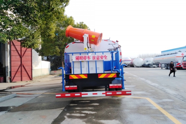 东风D9多利卡绿化喷洒车(12立方、30-35米雾炮机)