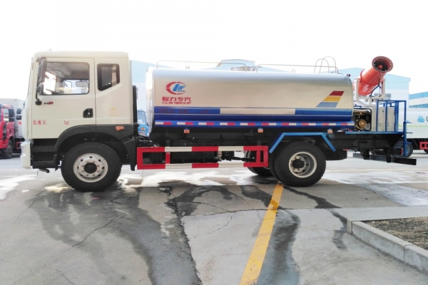 东风D9多利卡绿化喷洒车(12立方、30-35米雾炮机)