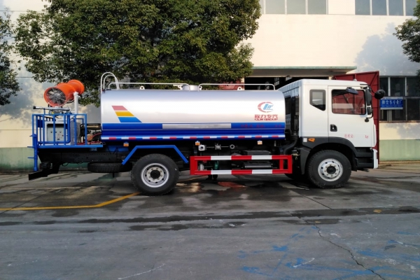 东风D9多利卡绿化喷洒车(12立方、30-35米雾炮机)