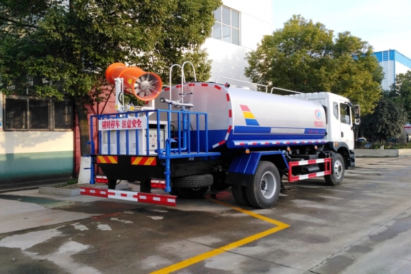 东风D9多利卡绿化喷洒车(12立方、30-35米雾炮机)