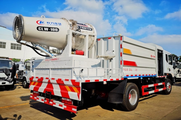 东风多利卡D9抑尘车(方形厢体、50-100米雾炮)